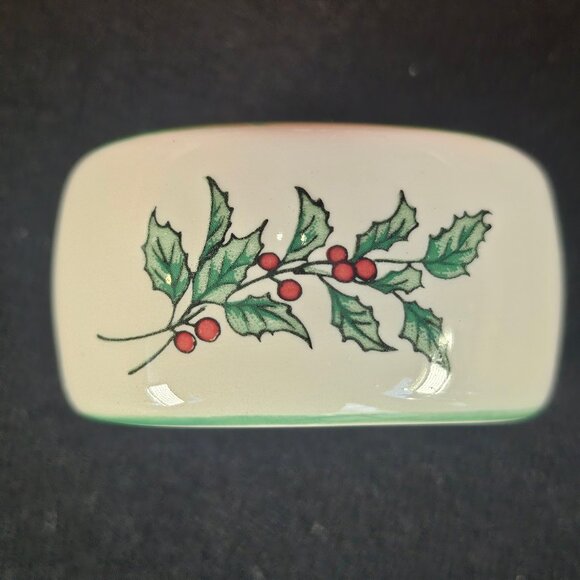 Set of 8  2 Boxes of 4 Christmastime Nikko Napkin Rings With Holly/Berry Design - Picture 4 of 10